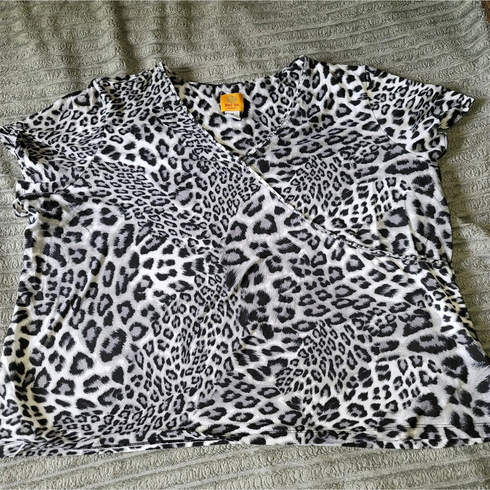 Ruby Red Shirt/Blouse Women's 3XL Zebra Print Short Sleeve V-neck Polyester